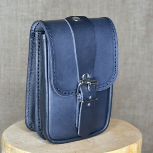 Kožená kapsa dvojitá na výšku na přezku větší