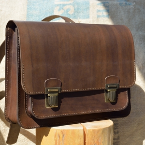 Kožená aktovka na záda