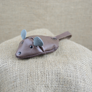 Kožená klíčenka myška skladem