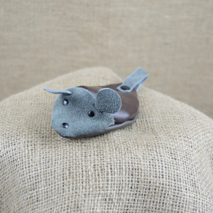 Kožená klíčenka myška skladem