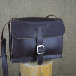 Kožená kabela Vážka A4 skladem