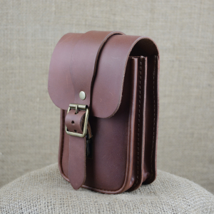 Kožená kapsa dvojitá na výšku s kombinovaným zapínáním větší skladem