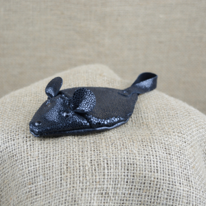 Kožená klíčenka myška skladem