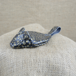 Kožená klíčenka myška skladem