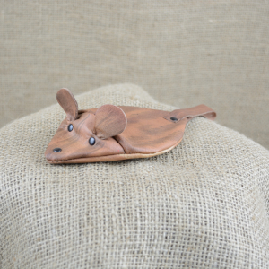 Kožená klíčenka myška skladem